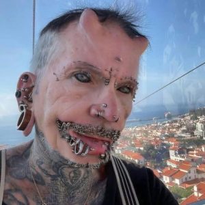 A man with 560 piercings, countless tattoos, and forehead implants – this is how he looked before