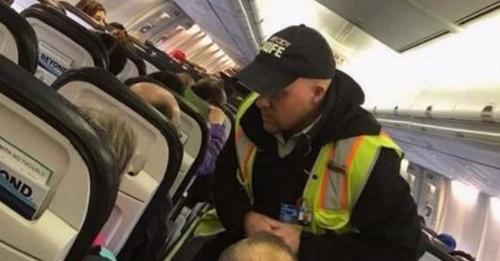 Plane Delayed 45 Minutes On Runway, Woman Snaps Photo To Show What Crew’s Was Up To